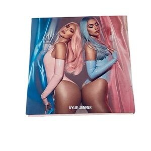 🐳 Kylie Jenner Eyeshadow Makeup Palette